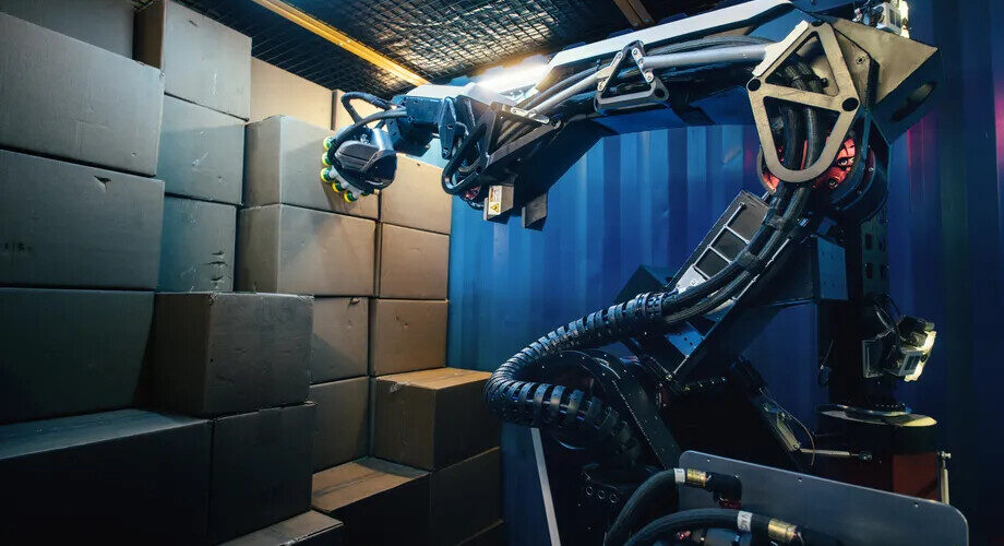 Boston Dynamics presented its new robotic loader for work in warehouses