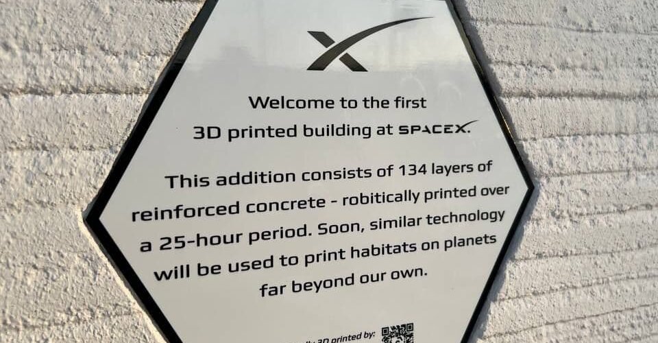 SpaceX 3D prints building extension at Texas Starbase